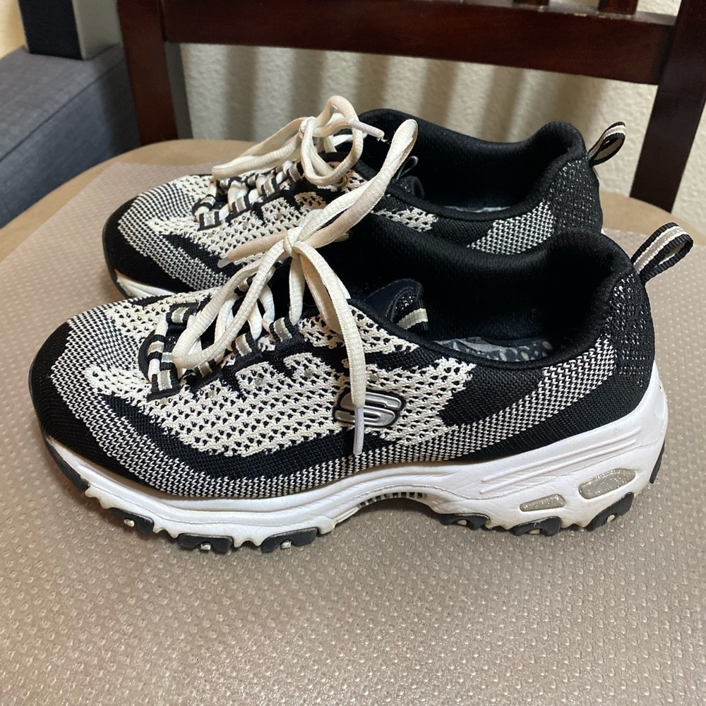 Skechers Women shoes size 6